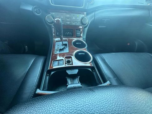 Used 2013 Toyota Highlander Limited image 29