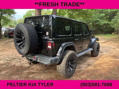Used 2018 Jeep Wrangler Unlimited Sahara image 11