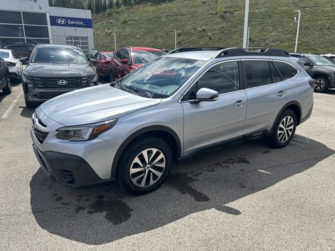 Used 2022 Subaru Outback Premium image 9