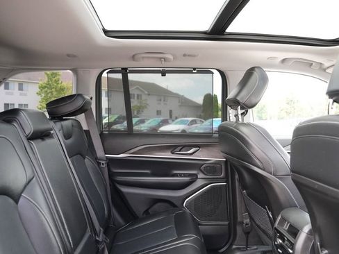 Used 2022 Jeep Grand Cherokee Limited 4xe w/ Luxury Tech Group II AWD/4WD image 16