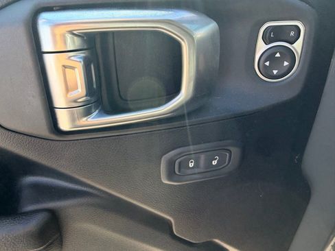 Used 2023 Jeep Wrangler Willys image 17