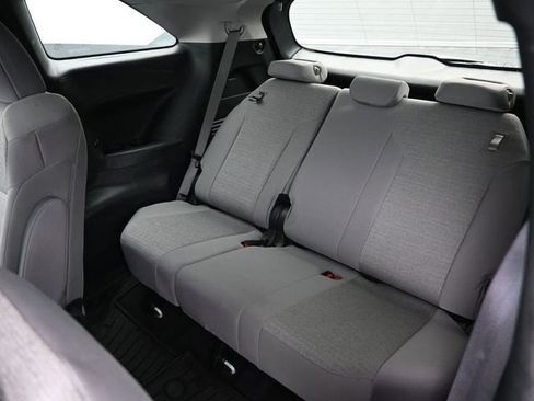 Used 2025 Toyota Sienna LE image 27