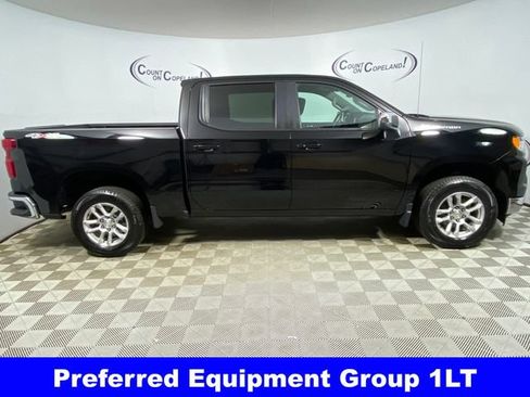 Used 2022 Chevrolet Silverado 1500 LT AWD/4WD image 9