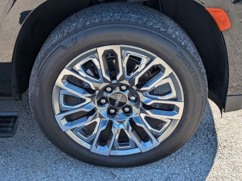 Used 2024 GMC Yukon Denali Ultimate image 32