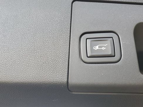 Used 2022 Cadillac XT4 Premium Luxury w/ Safety Alert Package FWD image 26