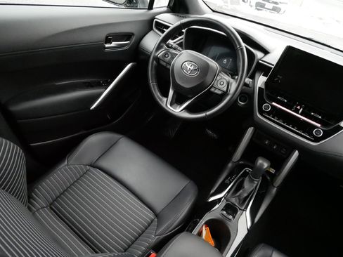 Used 2023 Toyota Corolla Cross XSE image 9