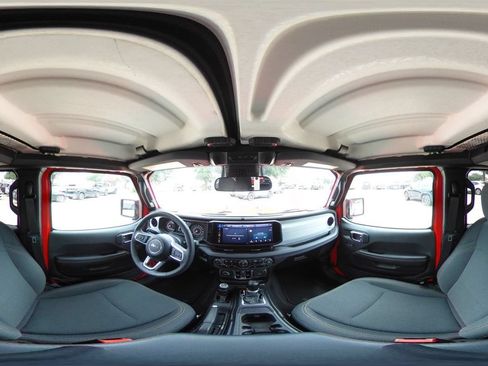 Used 2025 Jeep Wrangler Unlimited Sahara AWD/4WD image 42