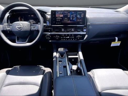 New 2026 Nissan Pathfinder SL FWD image 5