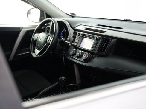 Used 2018 Toyota RAV4 LE w/ All Weather Liner Package FWD image 47