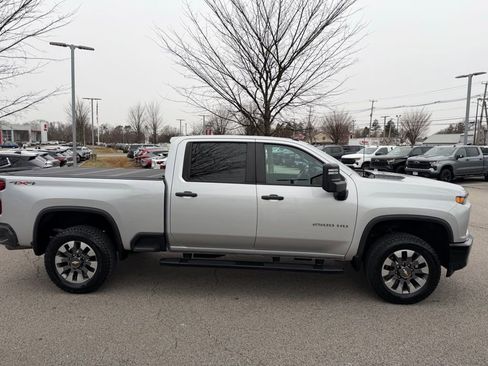 Used 2022 Chevrolet Silverado 2500 Custom w/ Custom Convenience Package image 4