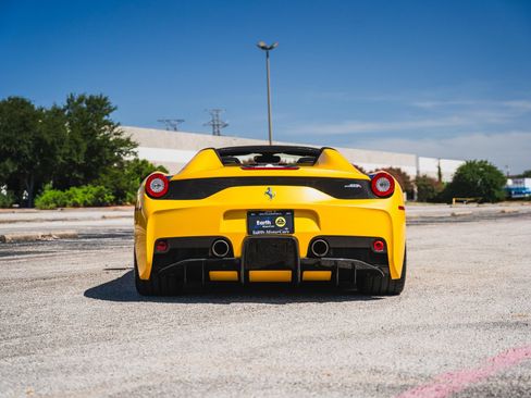Used 2015 Ferrari 458 Speciale A RWD image 11