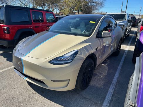 Used 2023 Tesla Model Y Long Range image 12