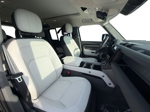 Certified 2026 Land Rover Defender 110 X AWD/4WD image 19