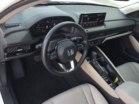 Used 2023 Honda Accord Touring image 12