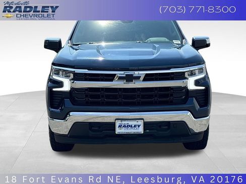 Used 2022 Chevrolet Silverado 1500 LT w/ Z71 Off-Road Package AWD/4WD image 9
