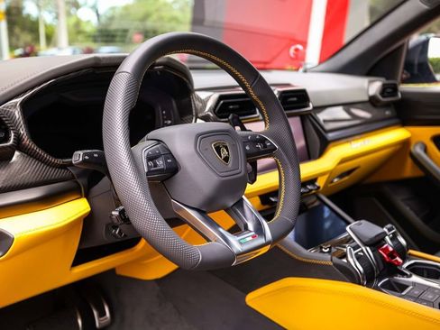 Used 2025 Lamborghini Urus SE AWD/4WD image 31