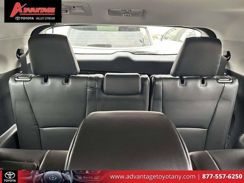 Used 2023 Toyota Highlander XLE image 14