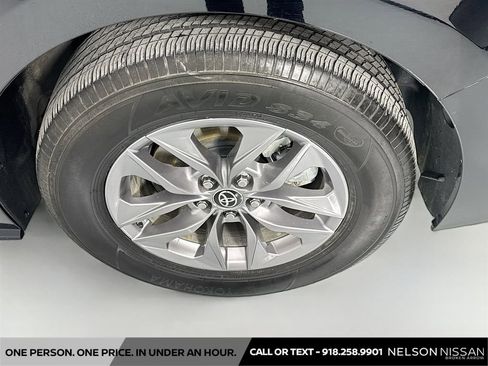 Used 2021 Toyota Sienna XLE image 31