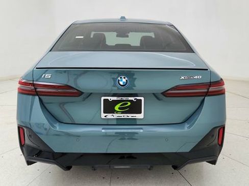 Used 2026 BMW i5 eDrive40 image 5