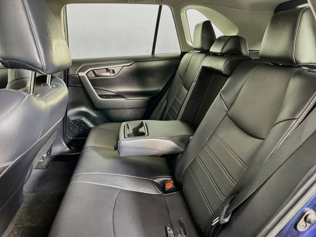 Used 2019 Toyota RAV4 Limited w/ Cold Weather Package FWD image 29