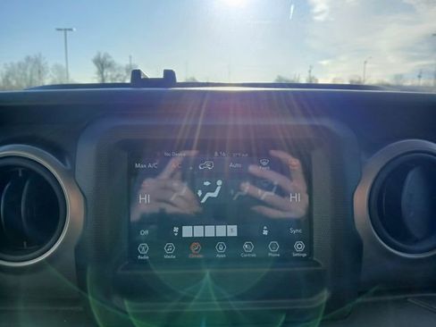 Used 2021 Jeep Wrangler Sport S image 25