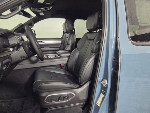 New 2026 Jeep Grand Wagoneer Limited AWD/4WD image 9