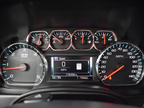 Used 2018 Chevrolet Suburban LT image 20