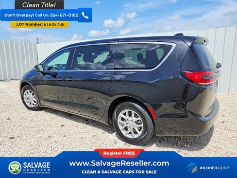 Used 2026 Chrysler Pacifica Select FWD image 3
