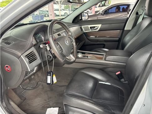 Used 2012 Jaguar XF RWD image 5