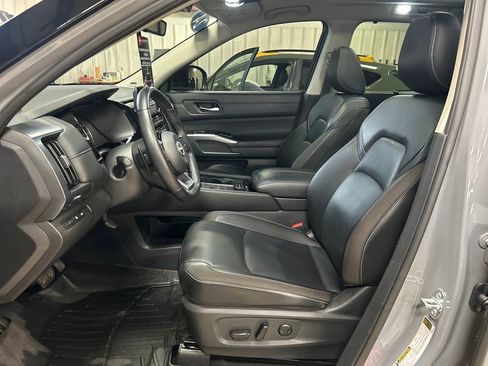 Certified 2024 Nissan Pathfinder SL w/ SL Premium Package image 16