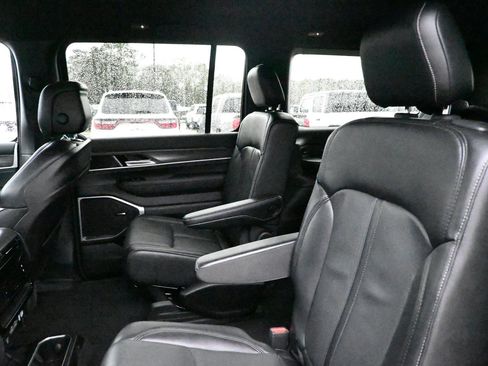 Used 2024 Jeep Wagoneer Series III AWD/4WD image 22