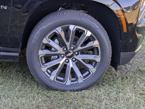 New 2025 Chevrolet Suburban High Country image 12