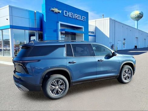New 2026 Chevrolet Traverse LT image 3