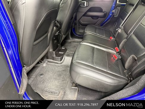 Used 2018 Jeep Wrangler Unlimited Sahara AWD/4WD image 34