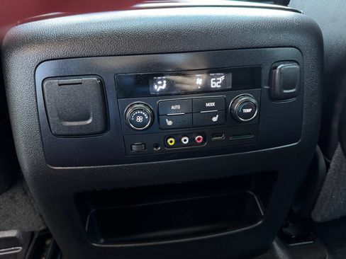 Used 2015 GMC Yukon Denali w/ Premium Package AWD/4WD image 18