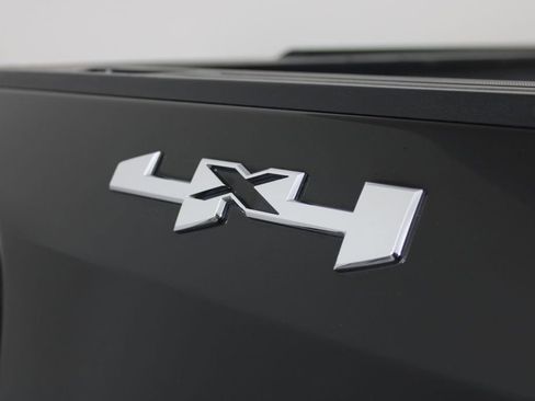 Used 2021 GMC Sierra 1500 4x4 Crew Cab w/ Sierra Value Package image 9