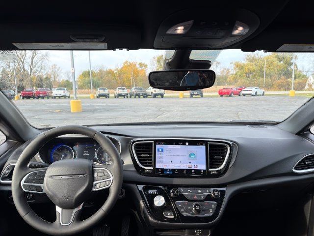 Used 2027 Chrysler Pacifica Select FWD image 20