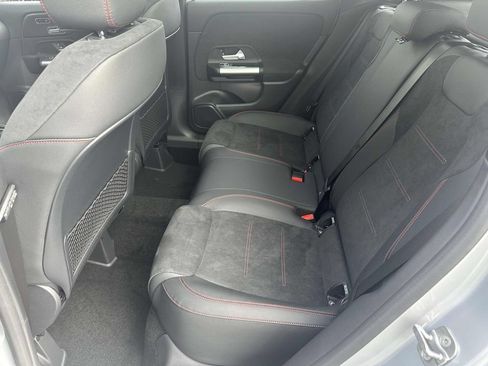 Used 2025 Mercedes-Benz GLA 250 image 23