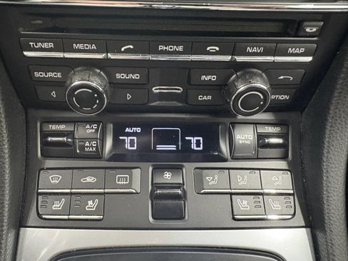 Used 2016 Porsche Boxster image 19