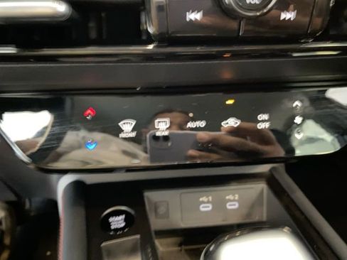 Used 2025 Nissan Kicks SR AWD/4WD image 18
