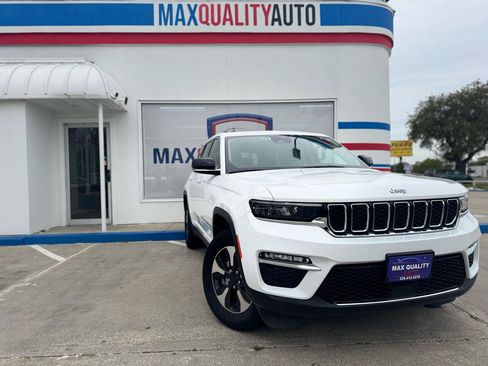 Used 2023 Jeep Grand Cherokee Base image 17