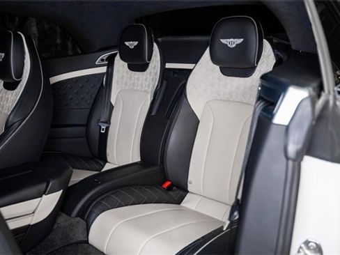 Used 2022 Bentley Continental GT image 3