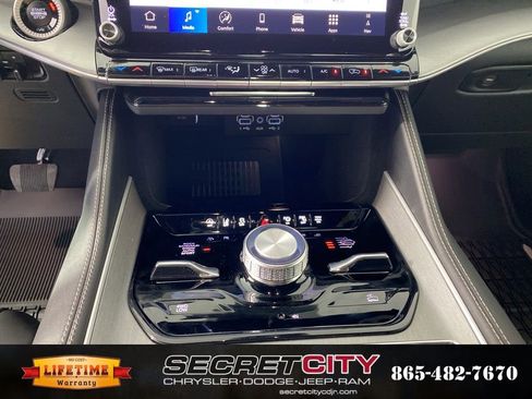 New 2026 Jeep Grand Wagoneer 4WD image 24