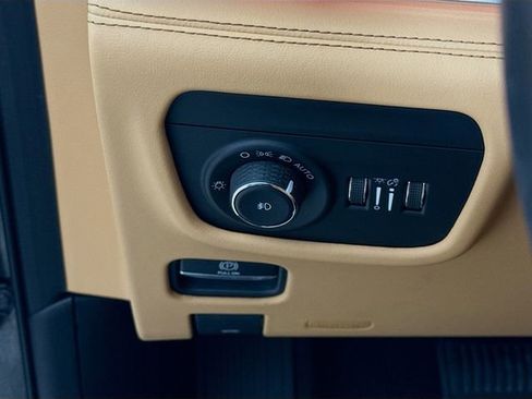 Used 2021 Jeep Grand Cherokee L Summit image 12