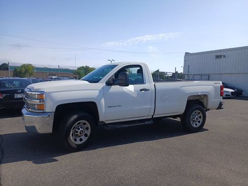 Used 2015 Chevrolet Silverado 2500 W/T AWD/4WD image 2