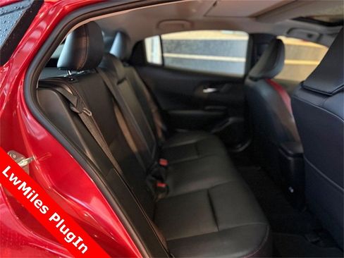 Used 2025 Toyota Prius Plug-In Hybrid image 11