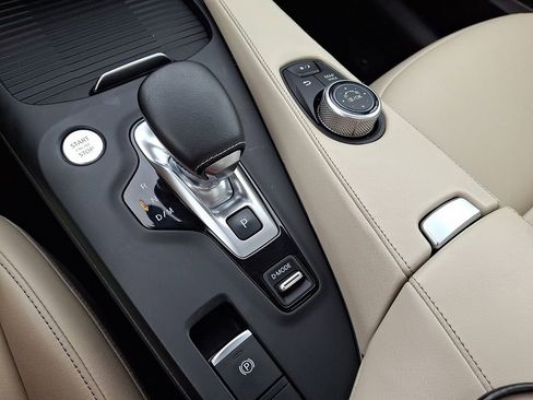 Used 2020 INFINITI QX50 Luxe w/ Navigation Package image 16