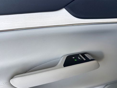 New 2025 Volvo EX90 Plus w/ Protection Package Premier image 12