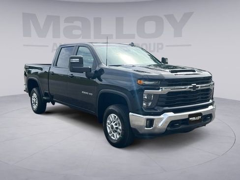 Used 2026 Chevrolet Silverado 2500 LT w/ Convenience Package AWD/4WD image 7