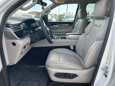 Used 2023 Jeep Wagoneer 4WD w/ Convenience Group I image 19